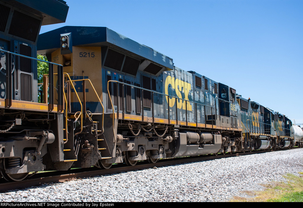 CSX 5215 trails on a northbound manifest 